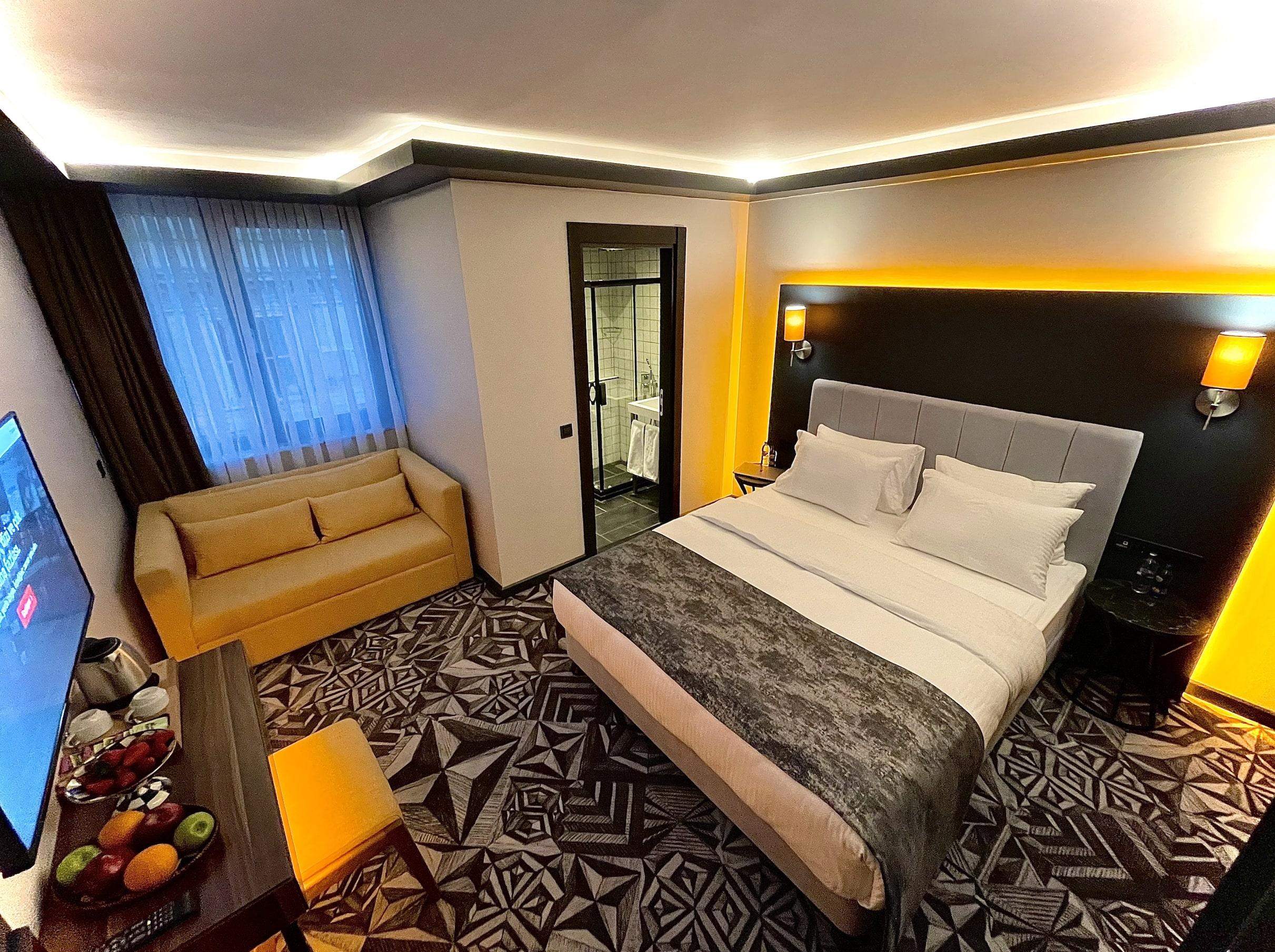 Готель Weingart 4*